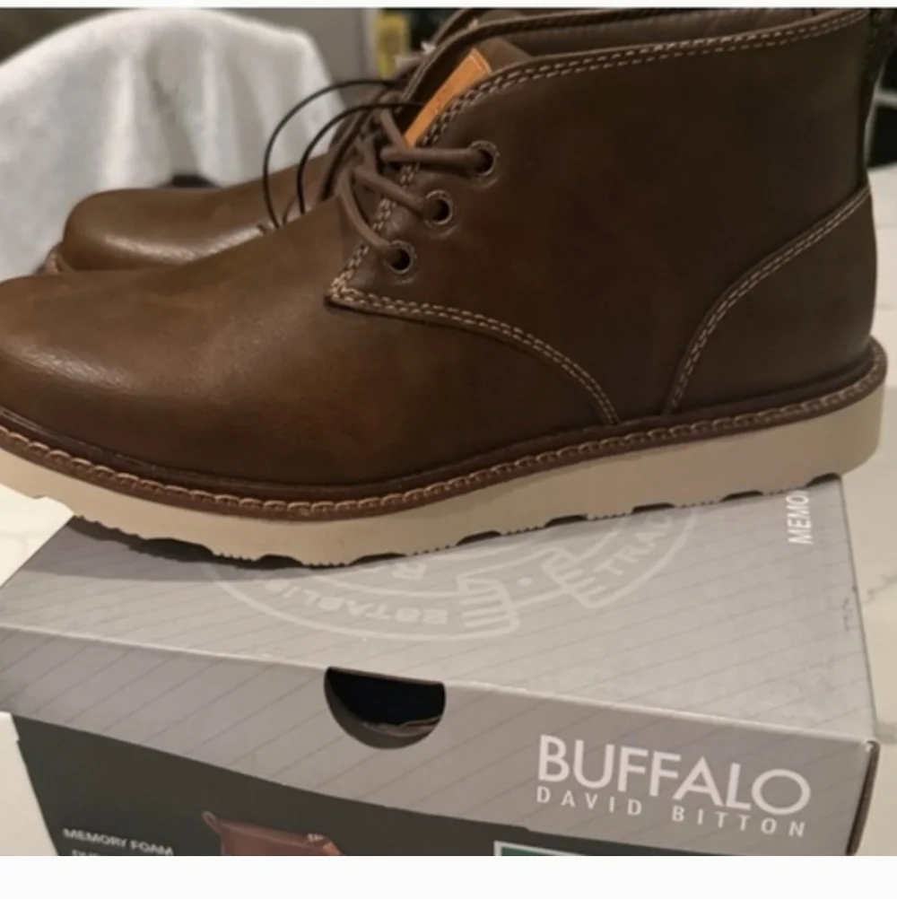 Classic Men's Dark BrownChukka Boots